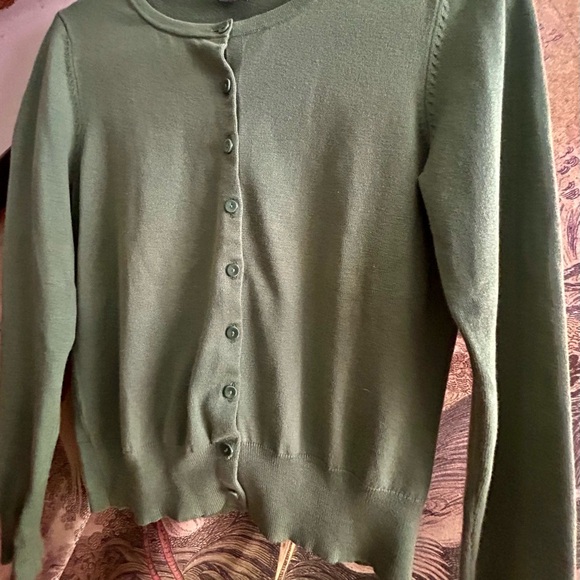Ann Taylor Cardigan Sweater Fern Green SZ Medium Fits Small - Picture 3 of 7